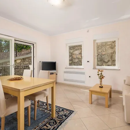 Apartment Perla With Balcony *