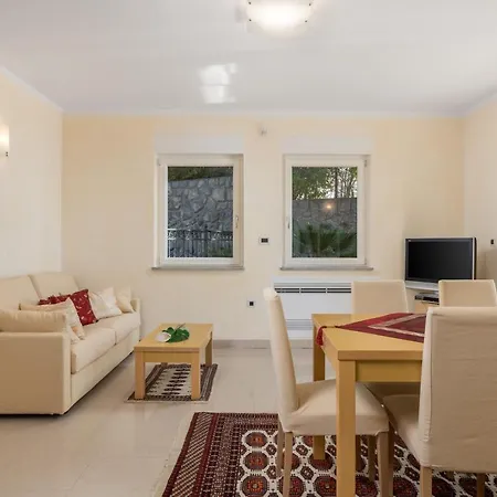 Perla With Balcony Apartment *